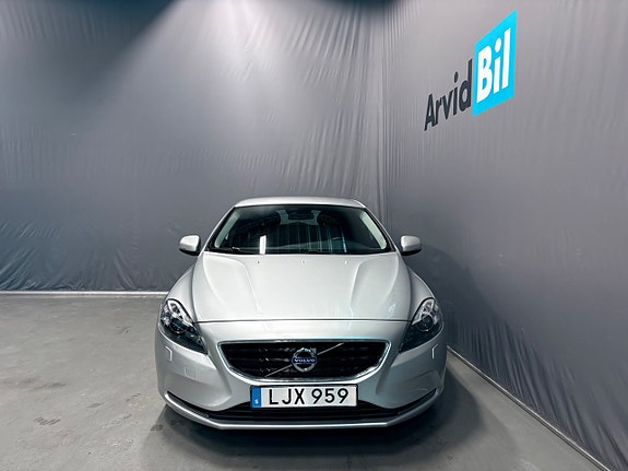 Volvo V40 2 of 25