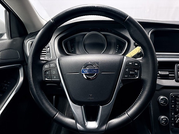 Volvo V40 14 of 25