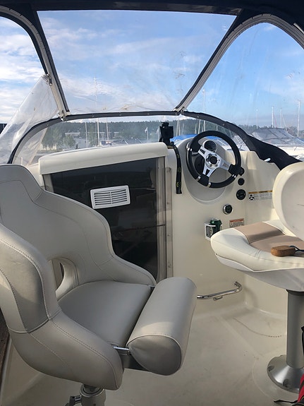 Mercury Quicksilver Activ cabin 470 3 of 6