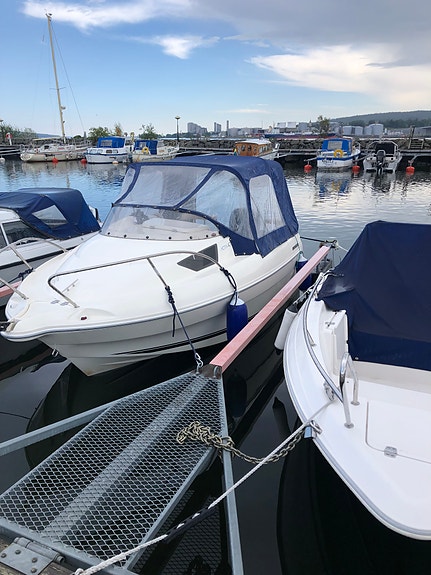 Mercury Quicksilver Activ cabin 470 2 of 6
