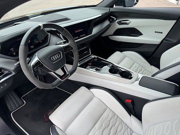 Audi e-tron 14 of 27
