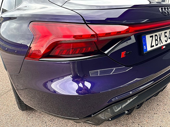 Audi e-tron 13 of 27