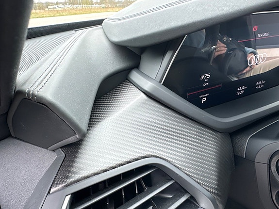 Audi e-tron 10 of 27