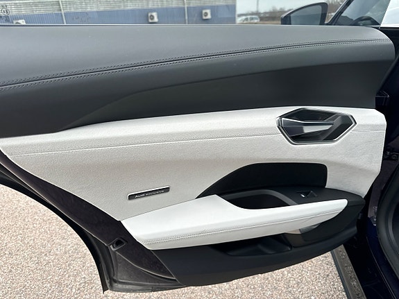 Audi e-tron 20 of 27