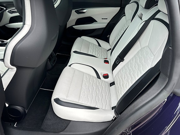 Audi e-tron 26 of 27