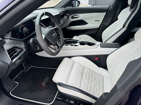 Audi e-tron 22 of 27