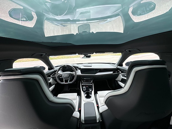 Audi e-tron 11 of 27