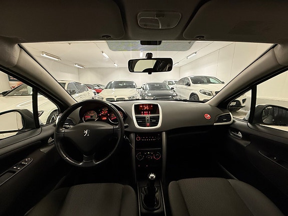 Peugeot 207 SW 12 of 21