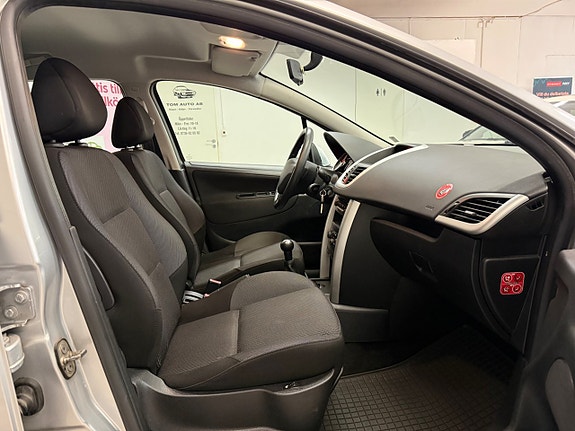 Peugeot 207 SW 9 of 21
