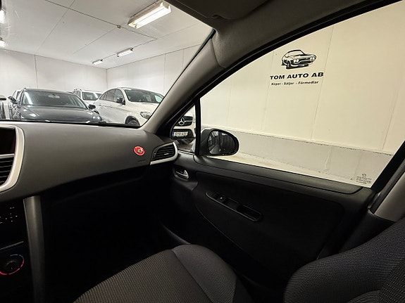 Peugeot 207 SW 18 of 21