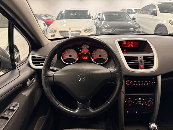Peugeot 207 SW 13 of 21