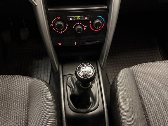 Peugeot 207 SW 17 of 21