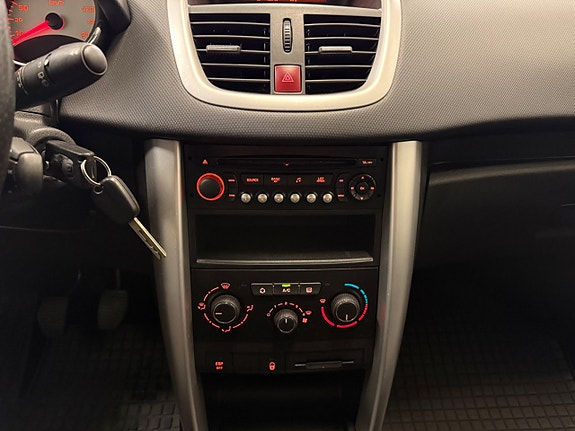 Peugeot 207 SW 16 of 21