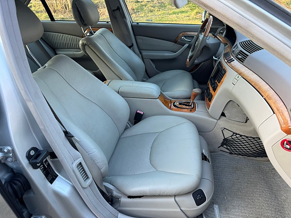 Mercedes-Benz S320 5 of 6