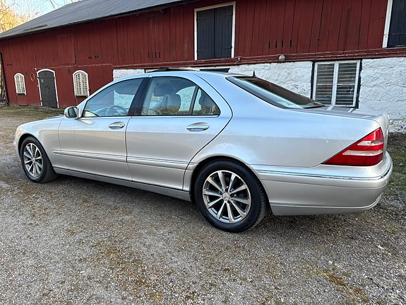 Mercedes-Benz S320 3 of 6