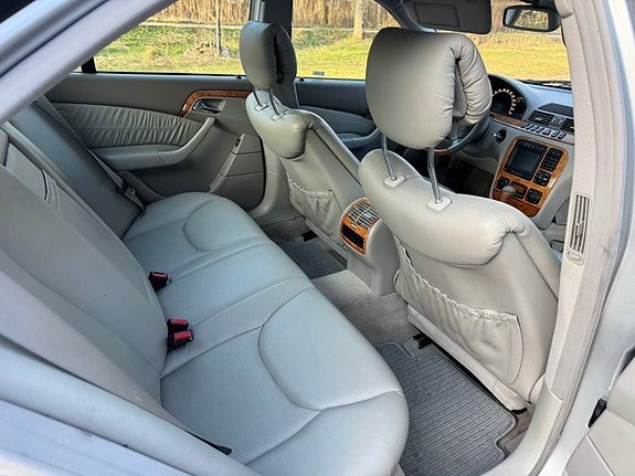 Mercedes-Benz S320 6 of 6