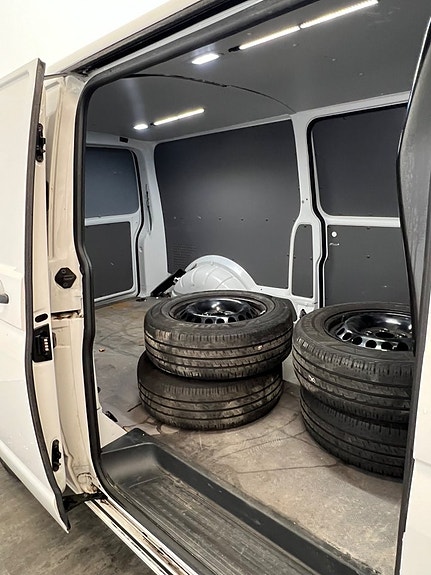 Volkswagen Transporter 13 of 13