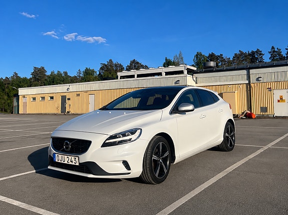 Volvo V40 2 of 4