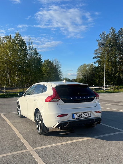 Volvo V40 3 of 4