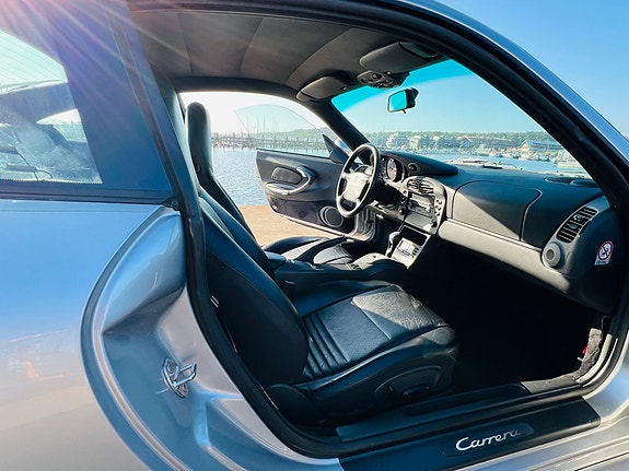 Porsche 911 Carrera 4 of 6