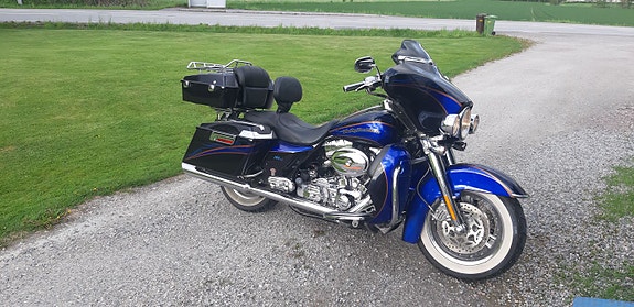 Harley-Davidson Electra Glide CVO Screaming Eagle 10 of 11