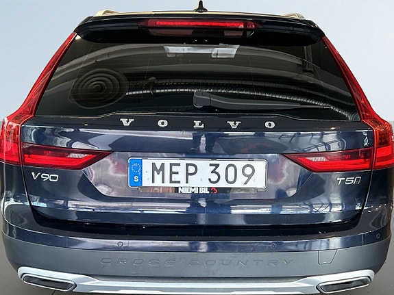 Volvo V90 Cross Country 12 of 19