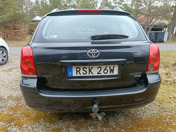 Toyota Avensis 3 of 5