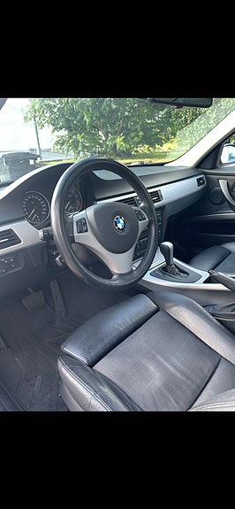 BMW 330i 4 of 11