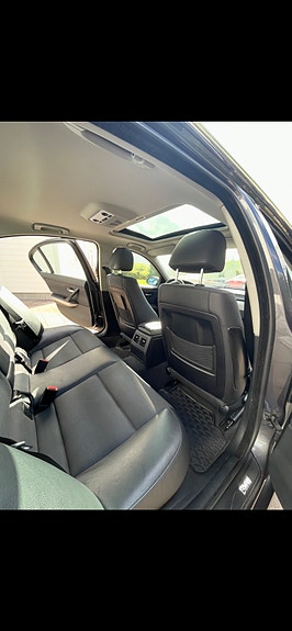 BMW 330i 6 of 11