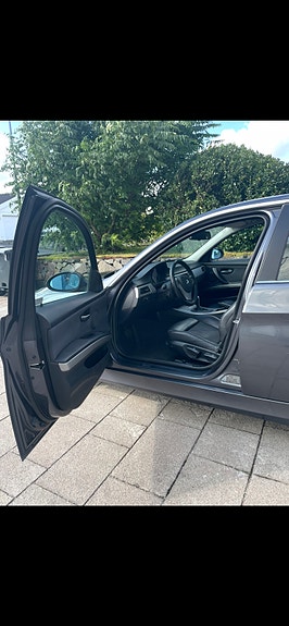 BMW 330i 3 of 11