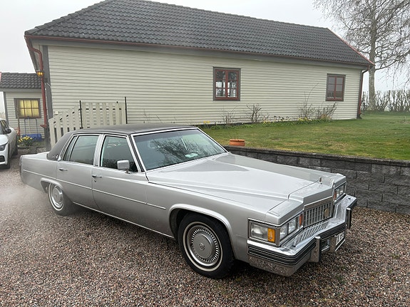 Cadillac Deville 2 of 6