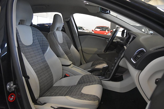 Volvo V40 9 of 13