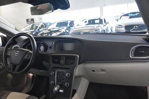 Volvo V40 11 of 13