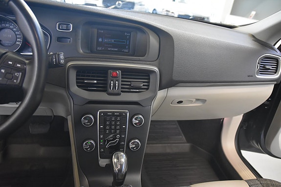 Volvo V40 12 of 13