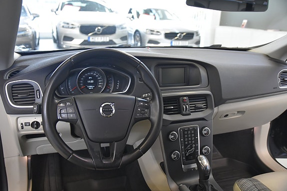 Volvo V40 10 of 13