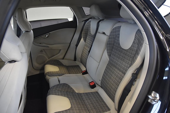 Volvo V40 8 of 13