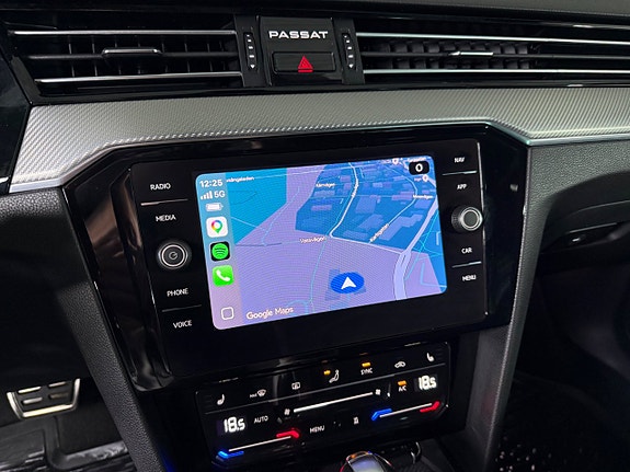 Volkswagen Passat 14 of 24