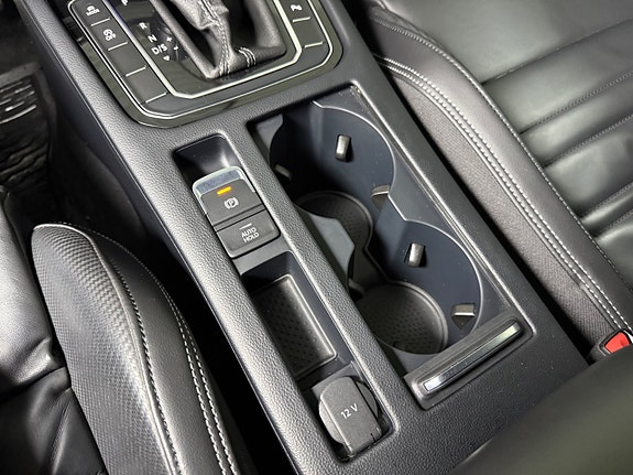 Volkswagen Passat 22 of 24