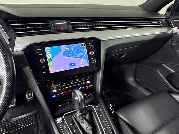 Volkswagen Passat 13 of 24