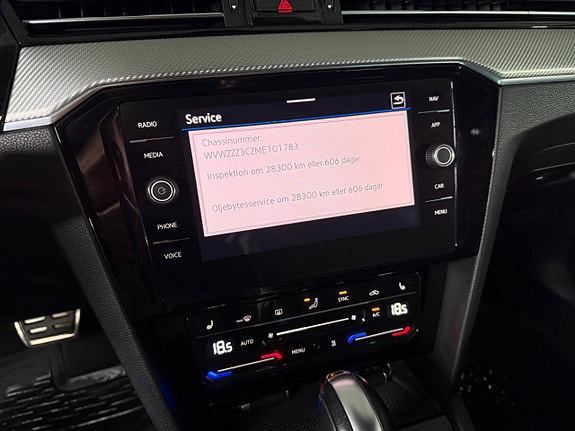 Volkswagen Passat 18 of 24