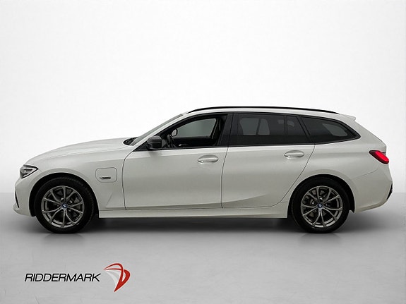 BMW 330e 4 of 5