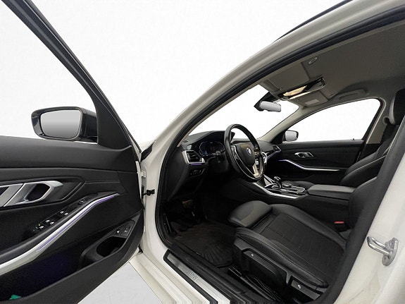 BMW 330e 11 of 30