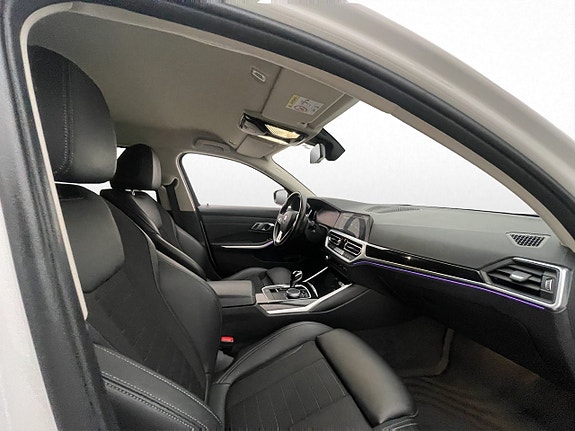 BMW 330e 28 of 30