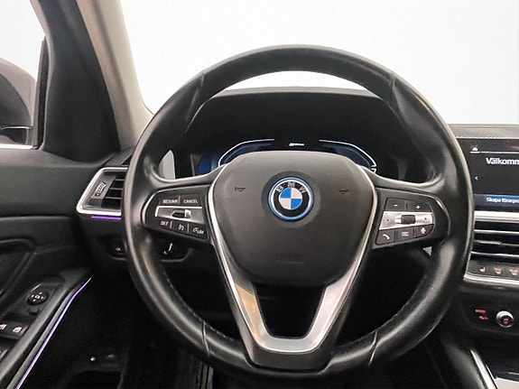 BMW 330e 14 of 30