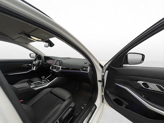 BMW 330e 27 of 30