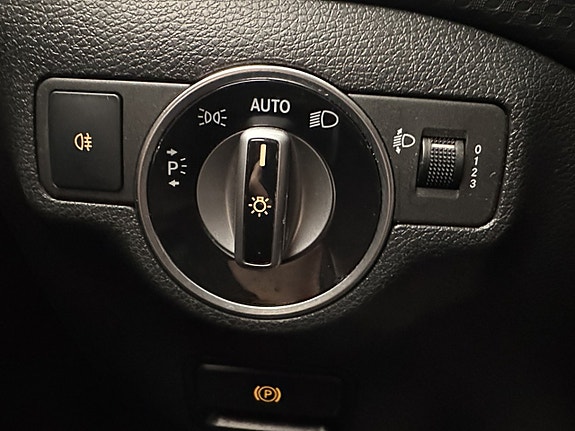 Mercedes-Benz A180 14 of 30