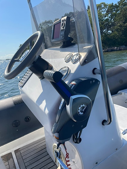 Piraya 520 med Evinrude 75hk 10 of 13