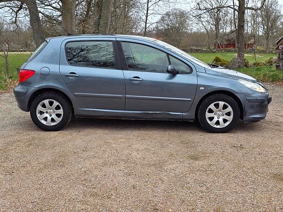 Peugeot 307 2 of 9