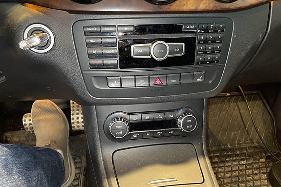 Mercedes-Benz B180 12 of 12