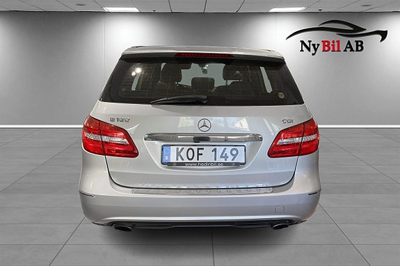 Mercedes-Benz B180 4 of 5